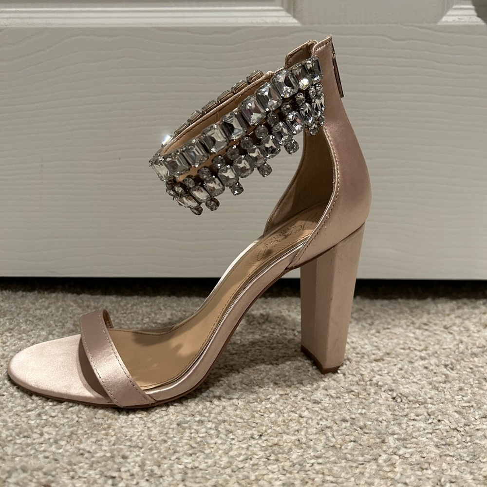 Nude heels. Size 7. Chunk heel. Worn once! In good condition!